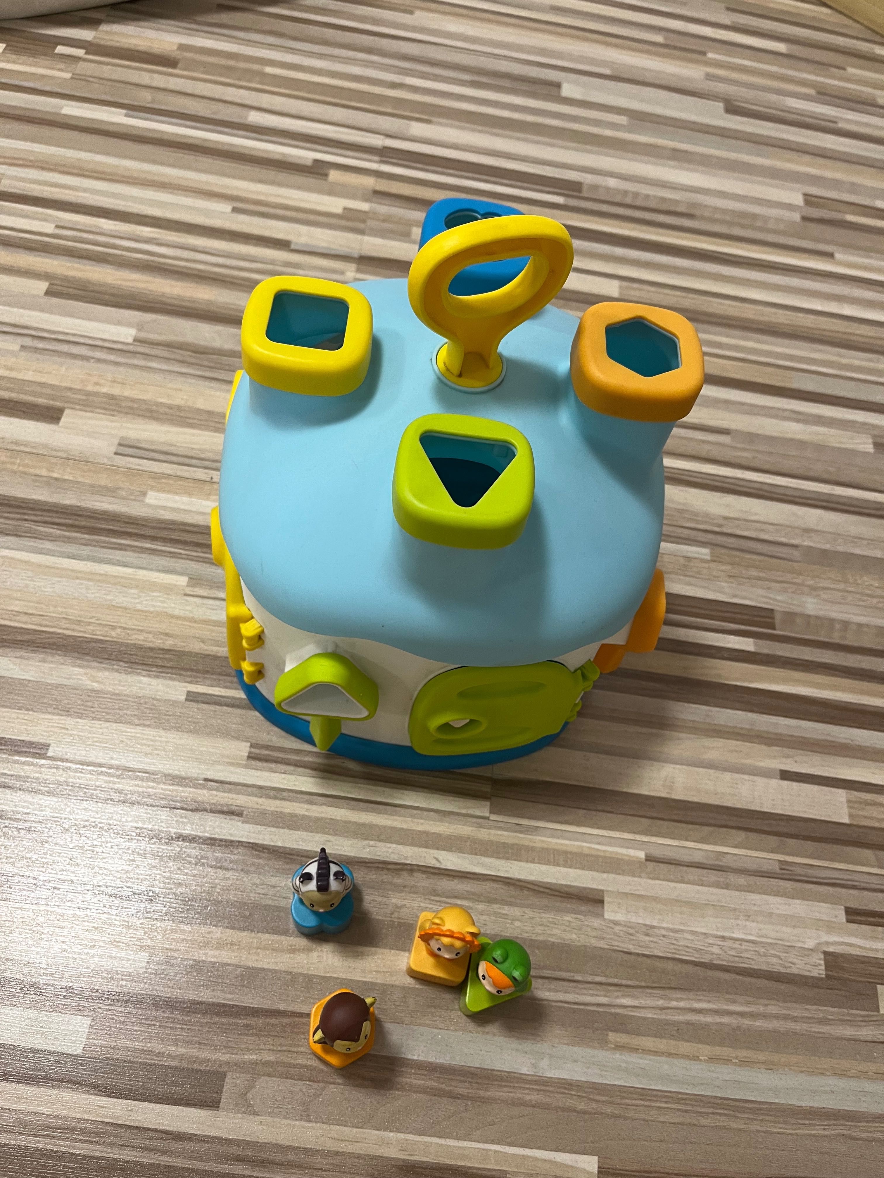 Melissa & doug garaż z 3 samochodami i domek Smoby Cotoons