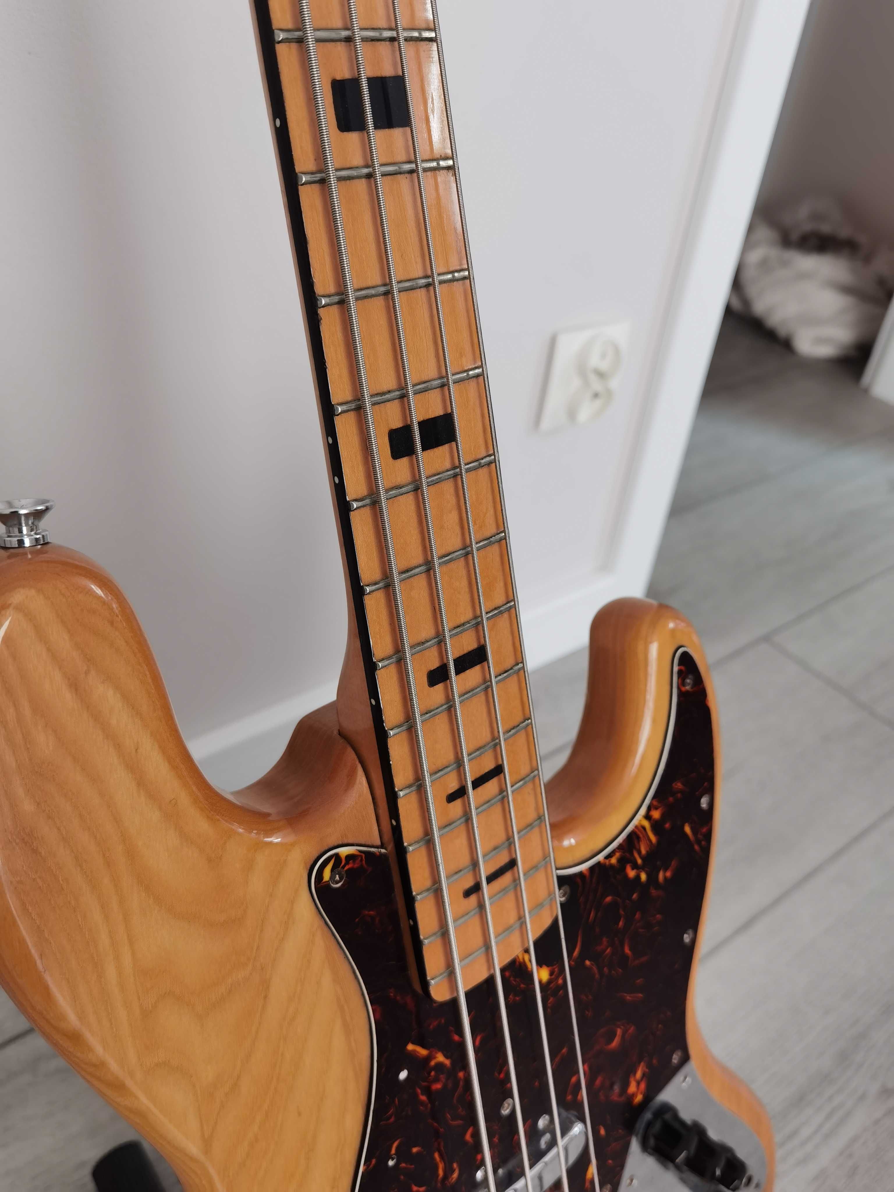 Luxor Electric Bass
