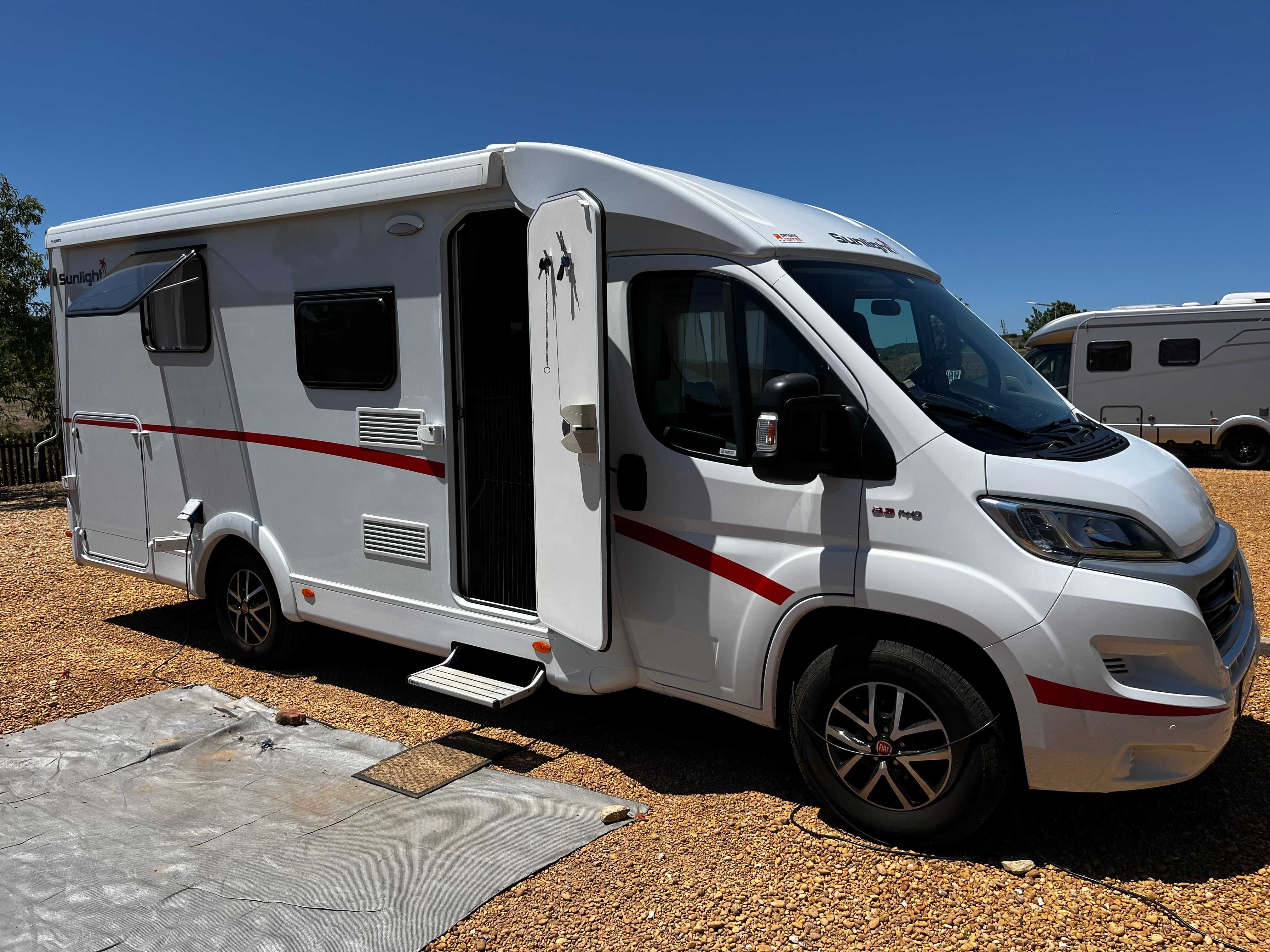Autocaravana Sunlight V69 - Fiat Ducato 2021 com apenas 25.000 km