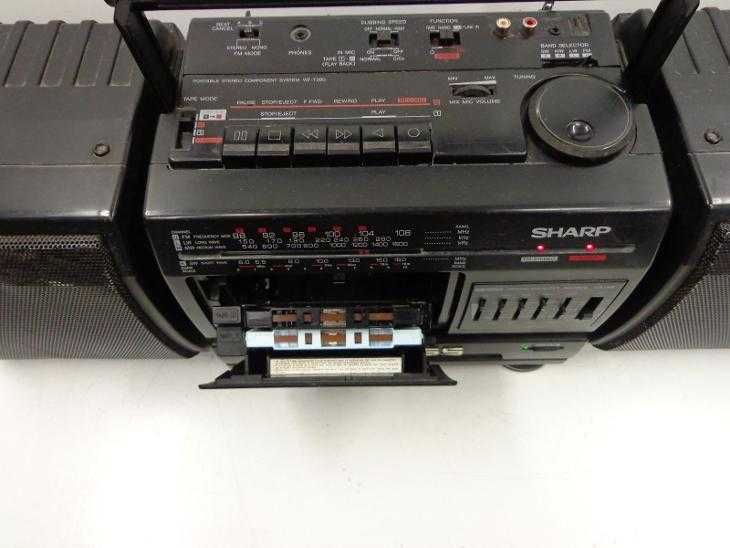 Super stan BoomBox SHARP WF-T379 / WF-T380