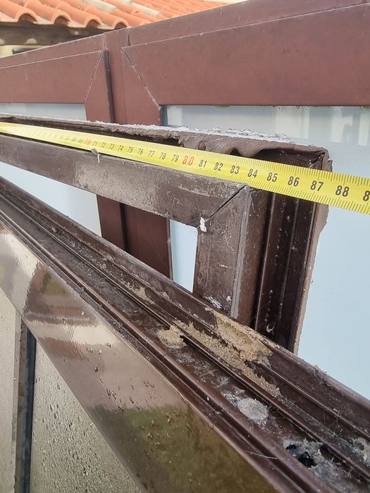 Porta alunio castanho