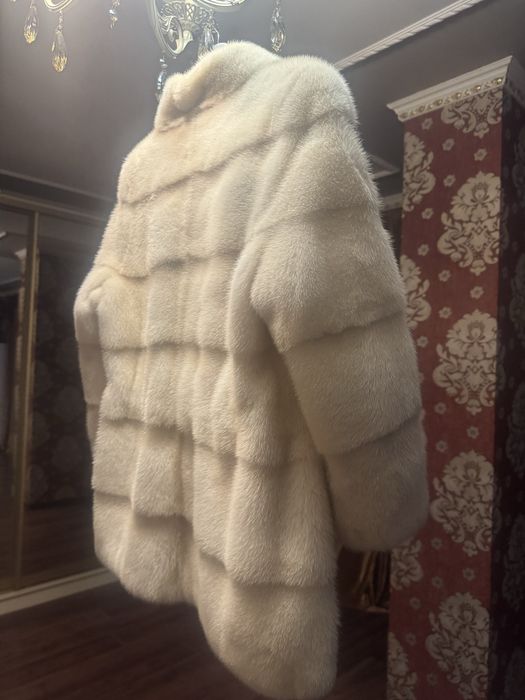 Продам натуральну норкову шубу