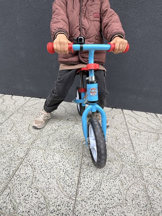 Bicicleta PATRULHA PATA sem pedais, capacete e trotinete (pack)