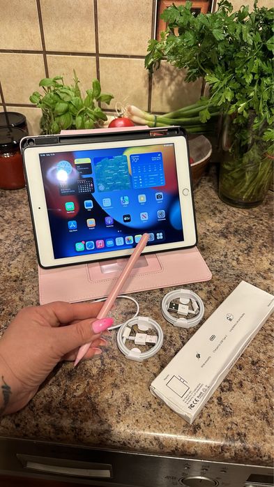 Tablet iPad Apple Retina 10” - PROCREATE - super stan !