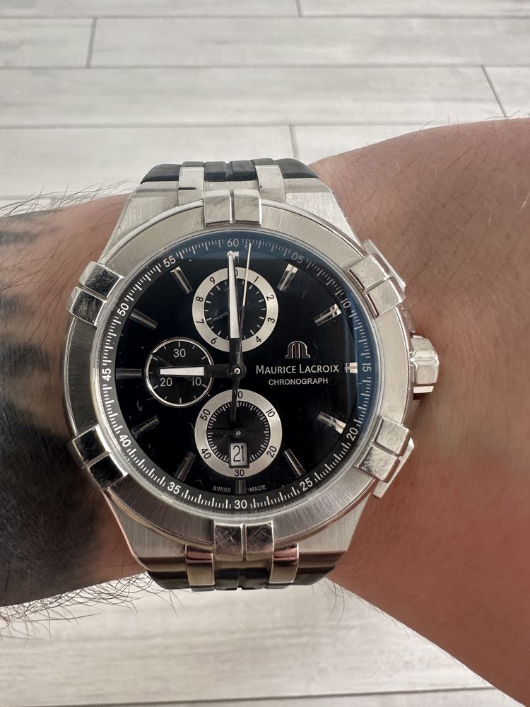 Часы Maurice Lacroix AIKON Chronograph AI1018-SS001-330-2