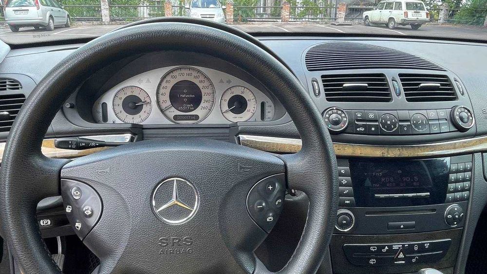 Mercedes-Benz E-Class 2003 S211