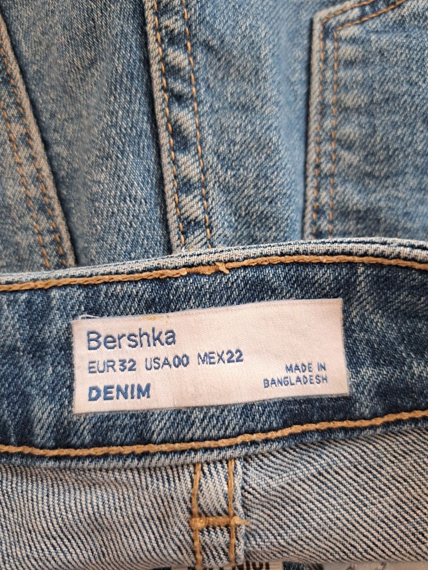 Krótkie spodenki jeansowe z przetarciami jeans jeansy XXS 32 Bershka