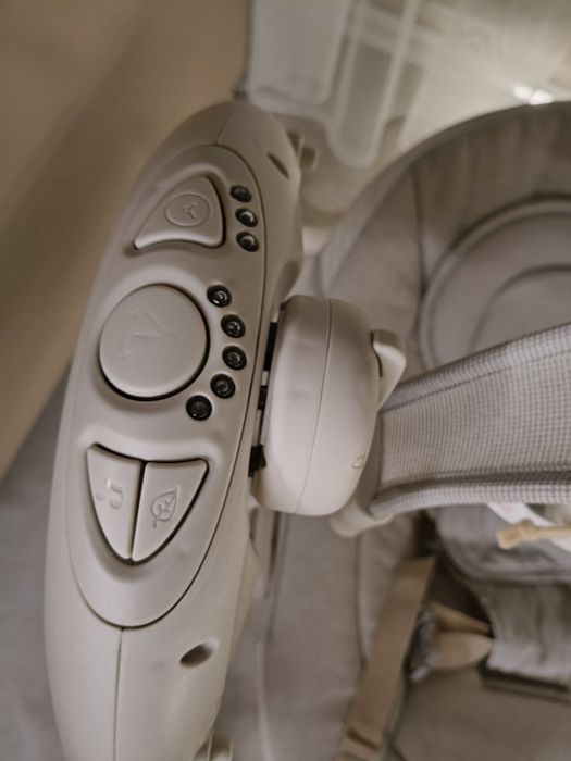 Крісло-гойдалка для немовлят