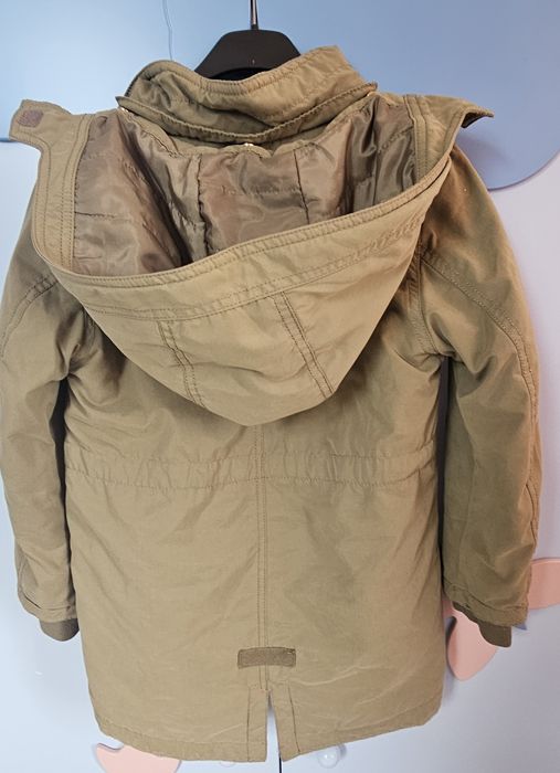 Parka z pięknymi haftami od H&M
