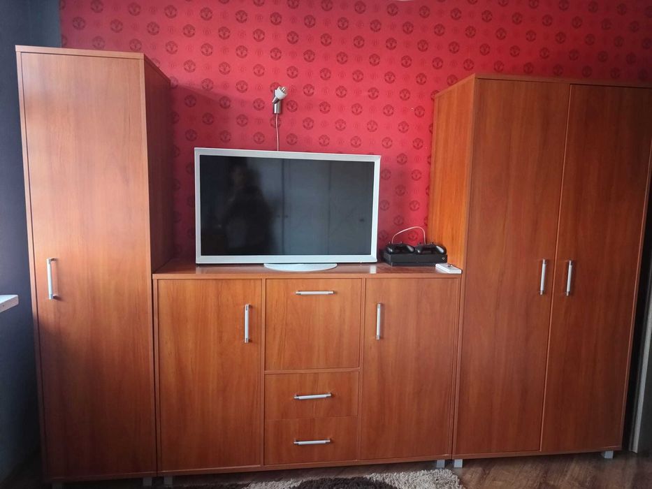 Zestaw mebli/ Szafa/ Komoda