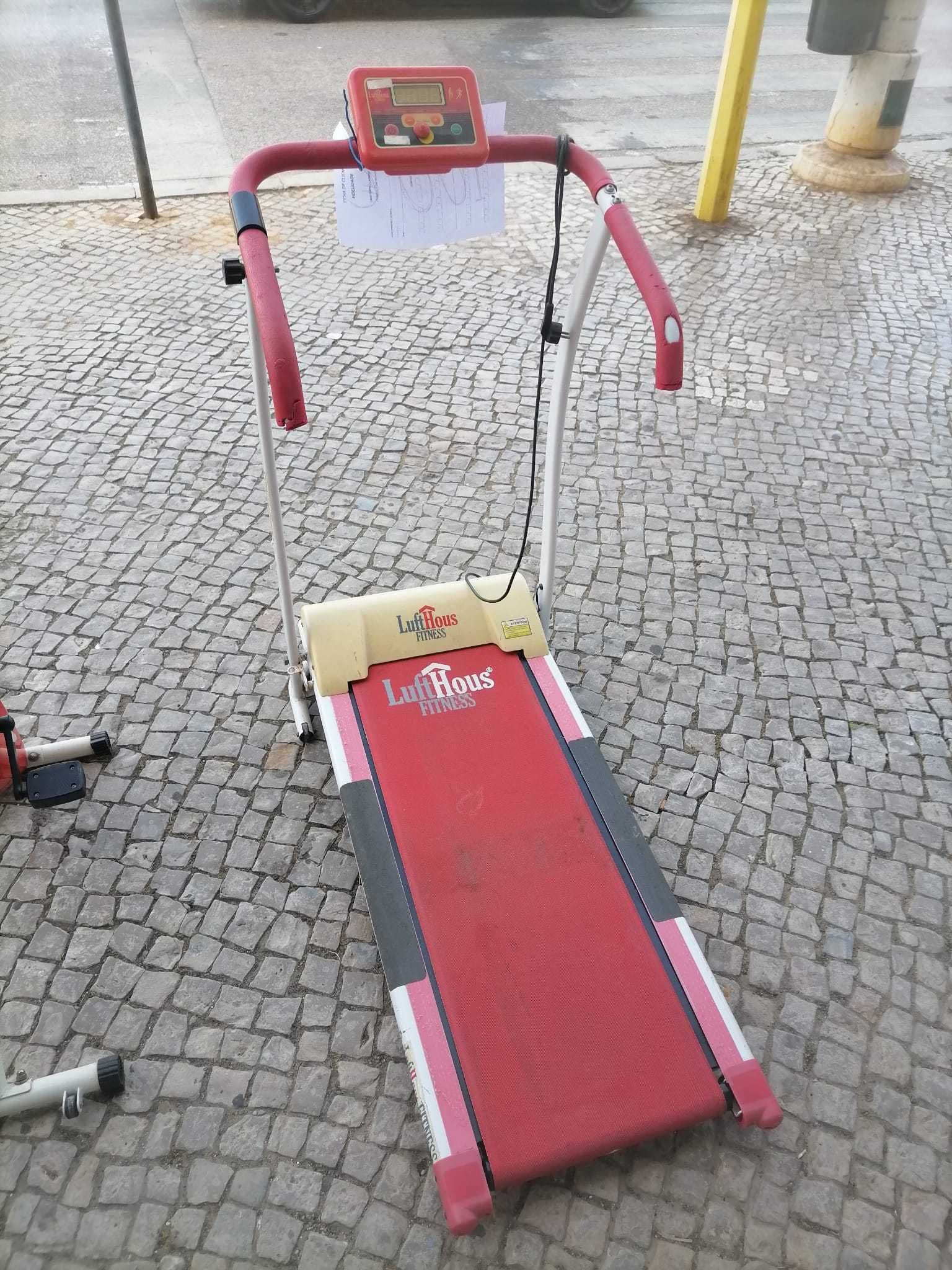 Vendo uma Passadeira (esteira) de exercício ( quase não foi usada )