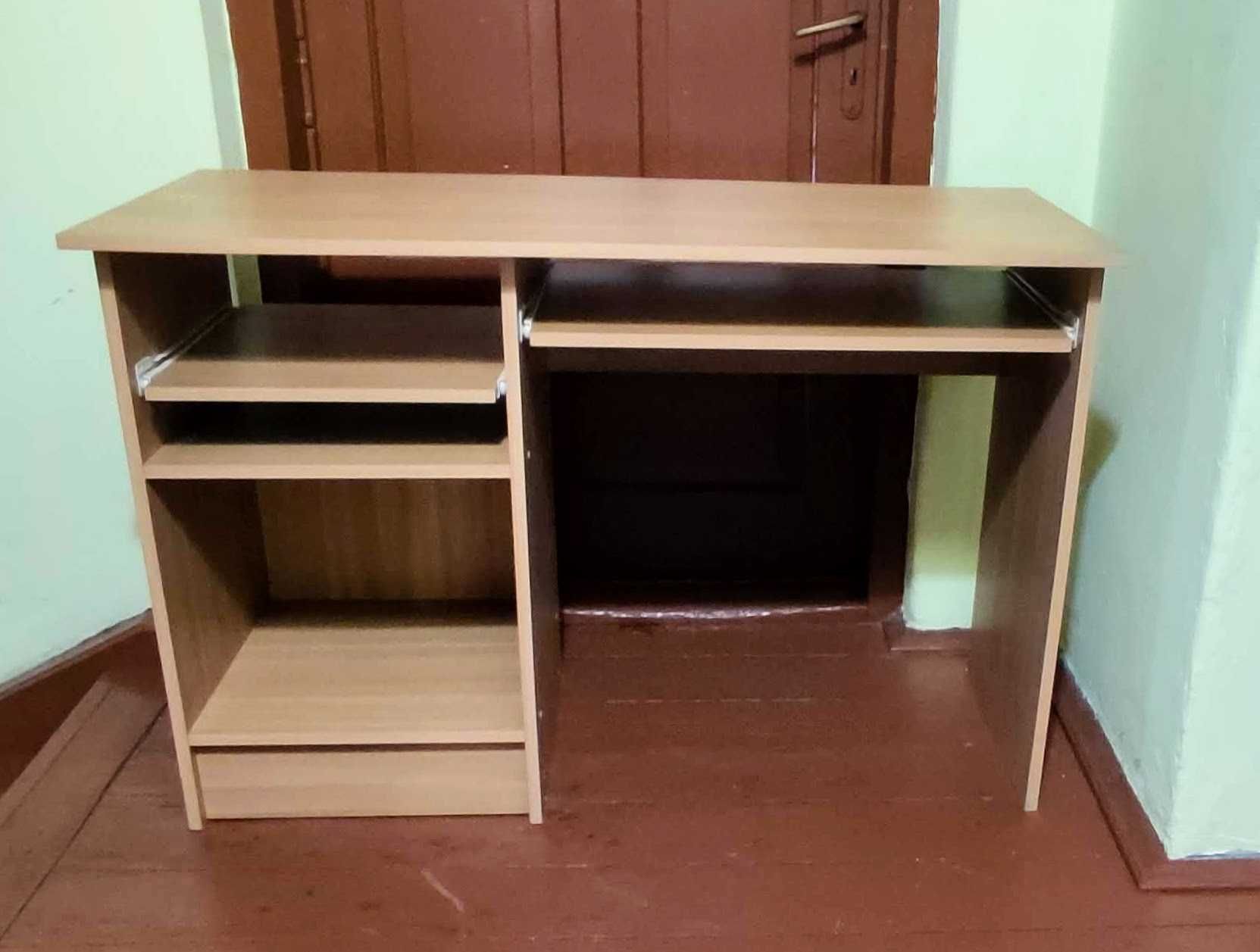 Stolik / biurko komputerowe z wysuwanymi półkami