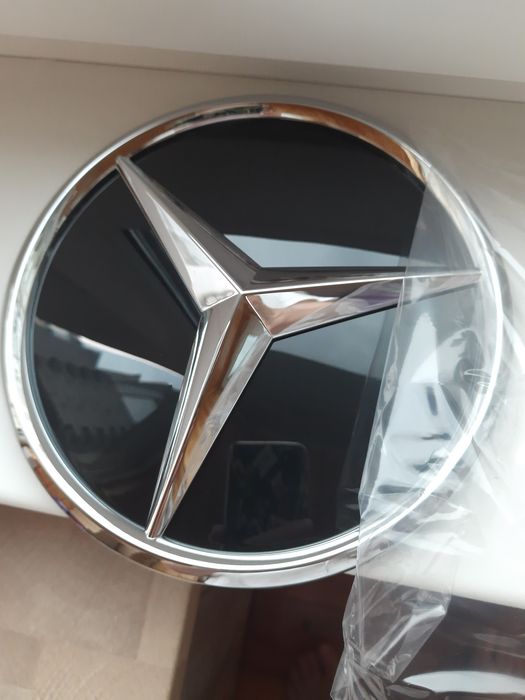 Эмблема в решетку радиатора с Distronic Mercedes C E GL ML GLE GLS GLC