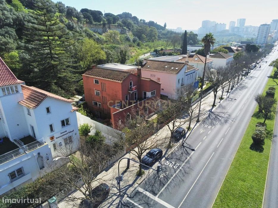 Moradia para recuperação - Lisboa