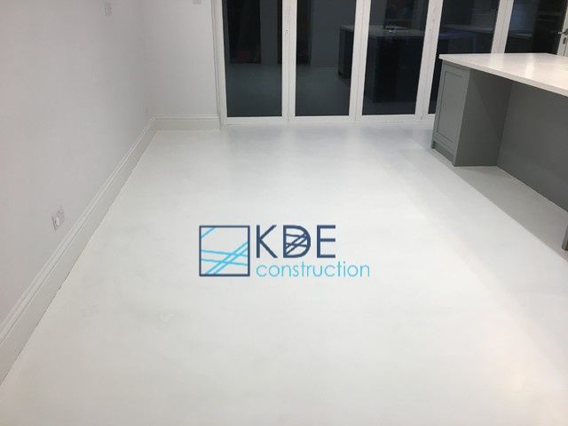 Posadzki z mikrocementu, mikrocement, mikrobeton, posadzki z zywicy