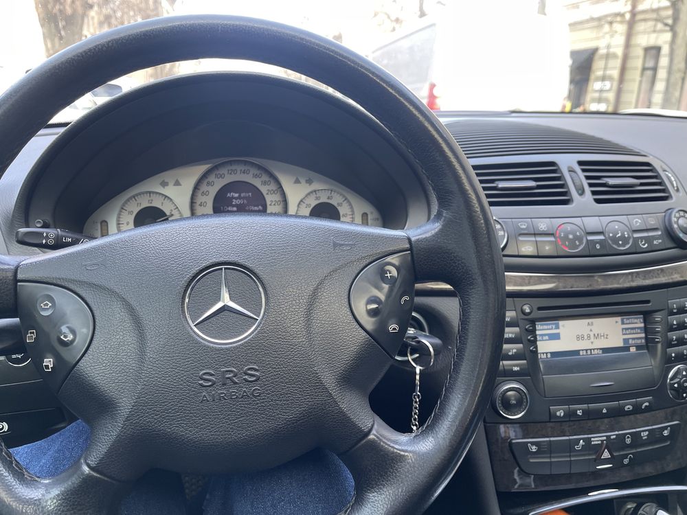 Mercedes-Benz ,E200