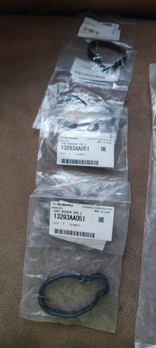 Продам прокладка клапанної кришки,прокладку під свічні колодці Subaru