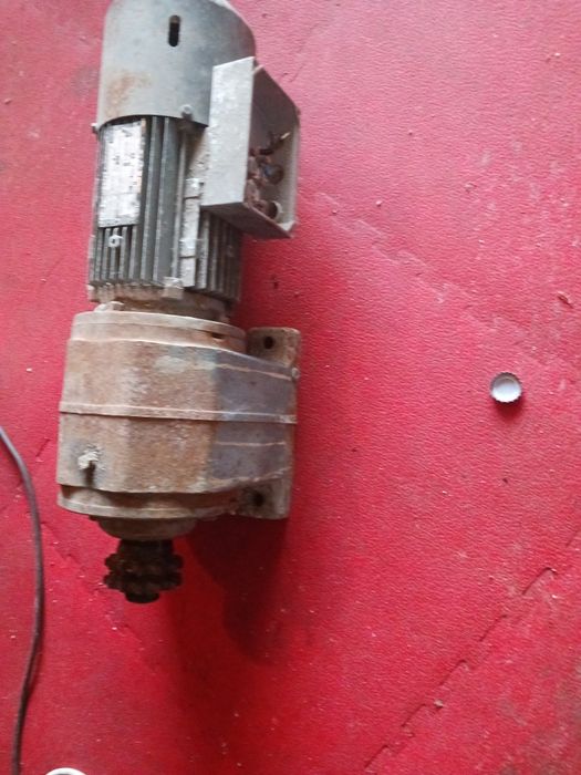 Motor e caixa redutora