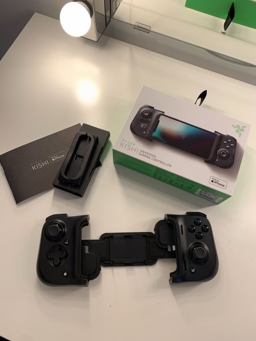 Razer Kishi V2 Iphone (Lightning) - pad do gier mobilnych.