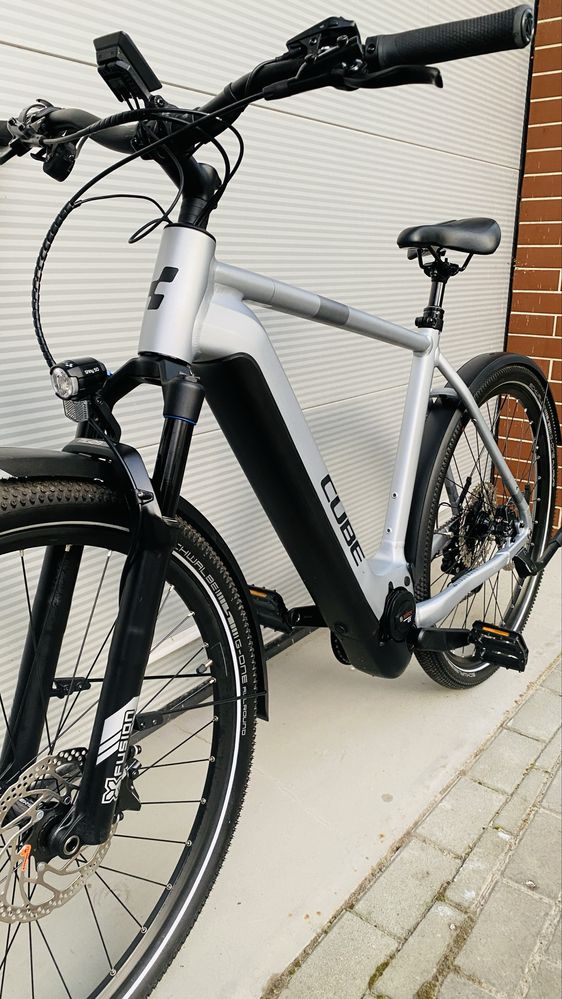 Rower Elektryczny Trekkingowy Cube Jak Nowy