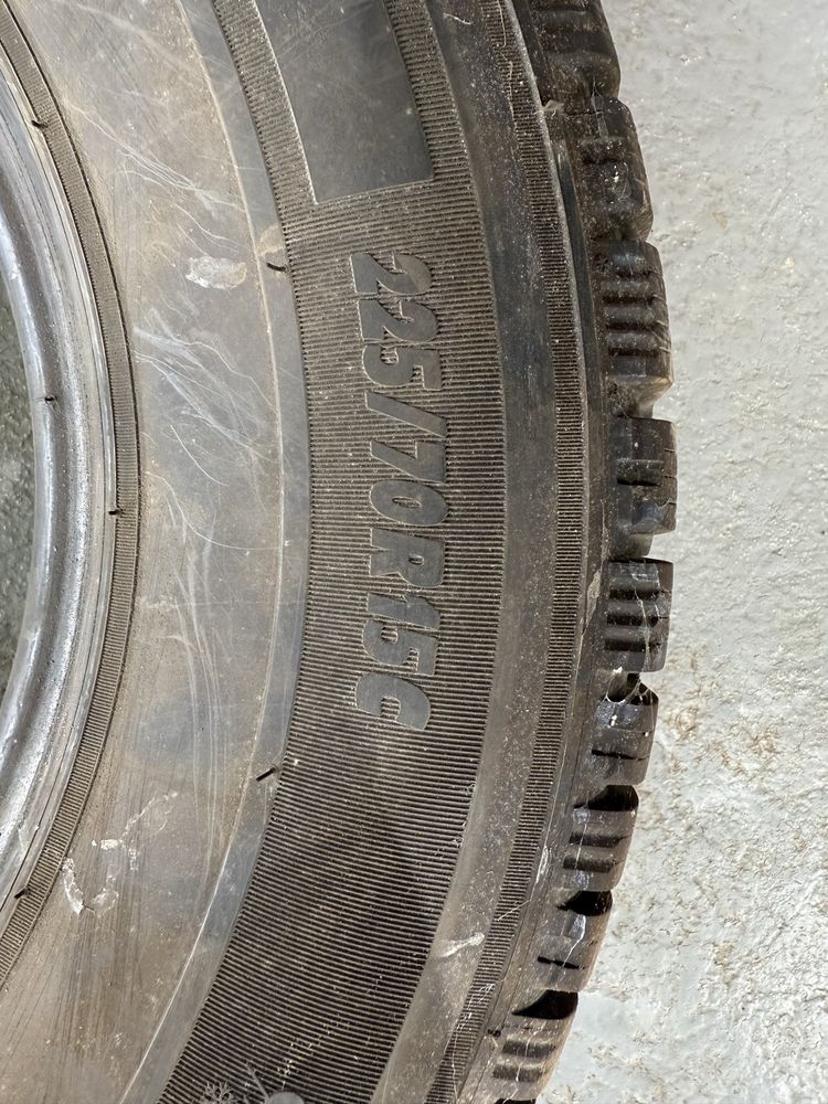 Продам автошини Michelin 225/70R15C зима
