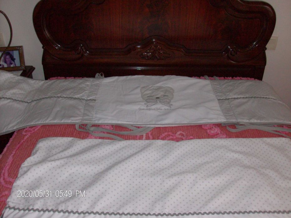 Edredon e protetor da cabeça NafNaf