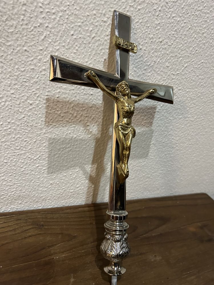 Crucifixo em metal