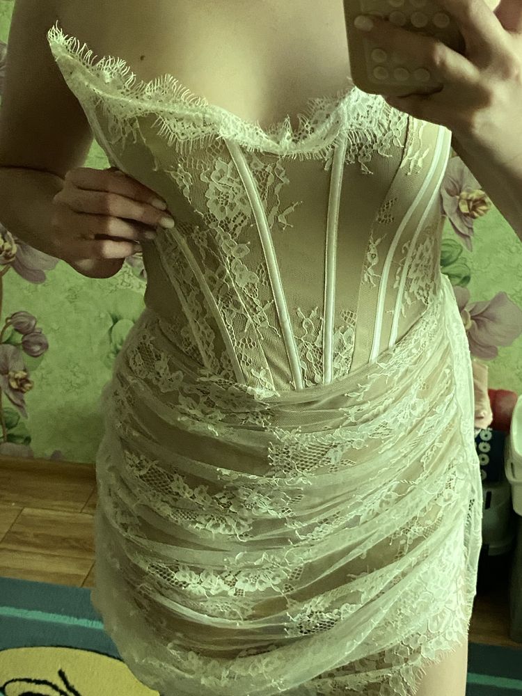 ажурное корсетное белое платье