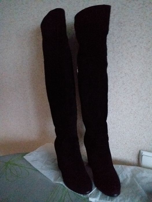 Продам чобітки ботфорти і чобітки  угі