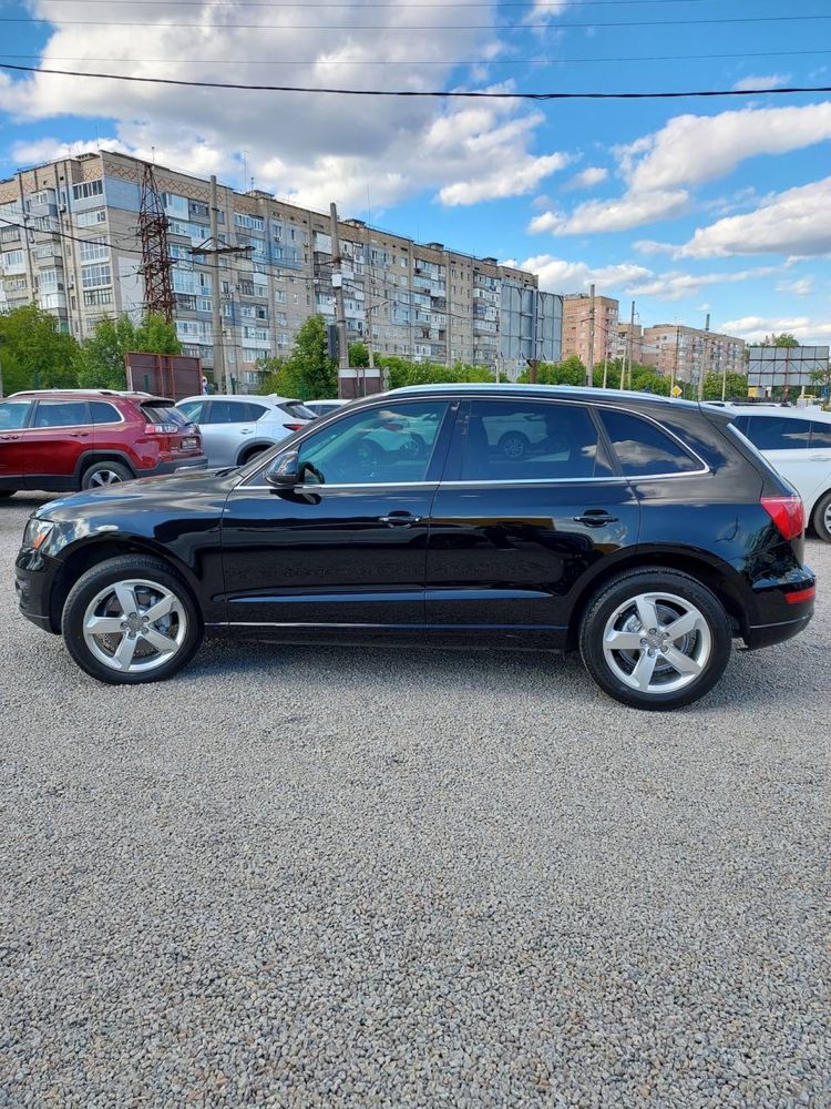 Audi Q5 2.0 бензин АКПП 4х4