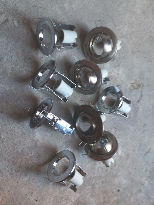 Точкові(вмонтовані) срібні світильники  різні 14 шт і 6 бронзових.