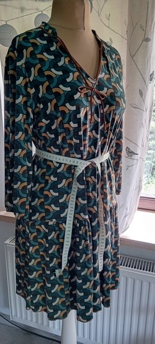 Sukienka przed kolano S/M.