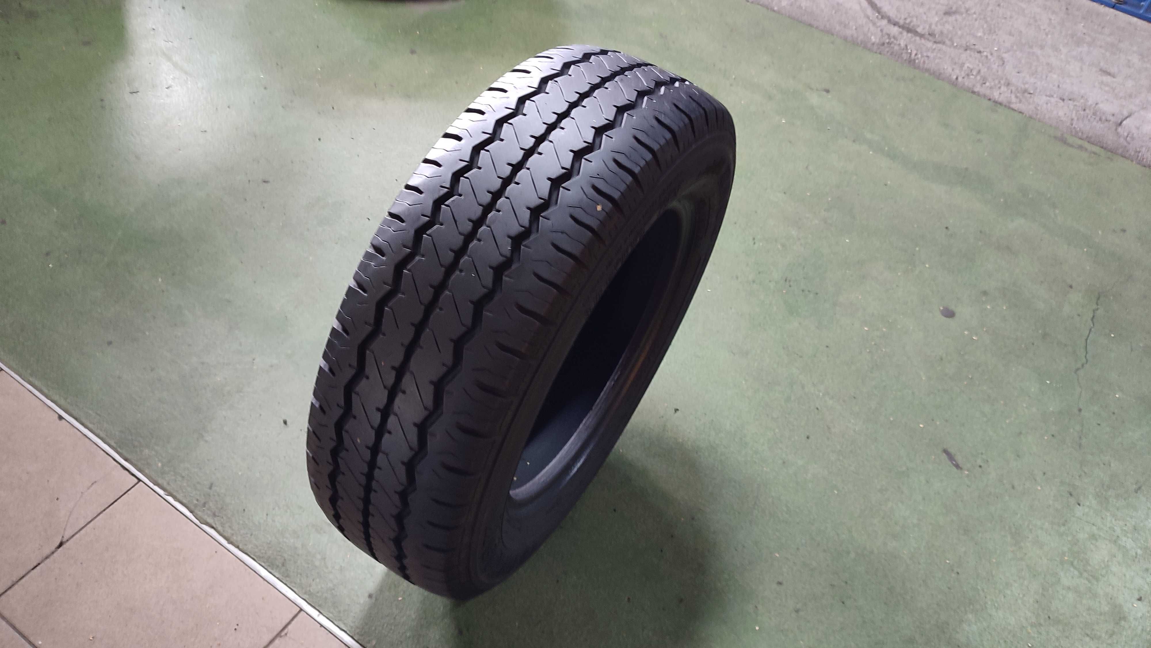 Opona pojedyncza 195 70 R15C 104/102R Hankook RA08 bieżnik 7,2mm