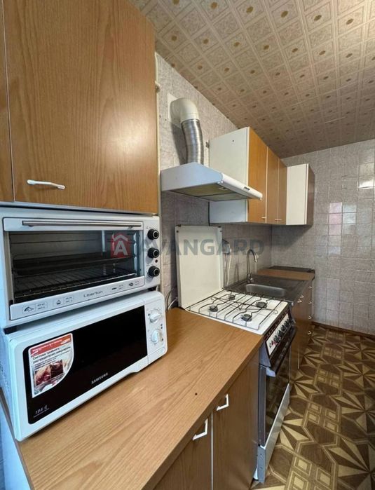 Здається 3-кімнатна ,в низу проспекта Олександра Поля - Шнеєрсона