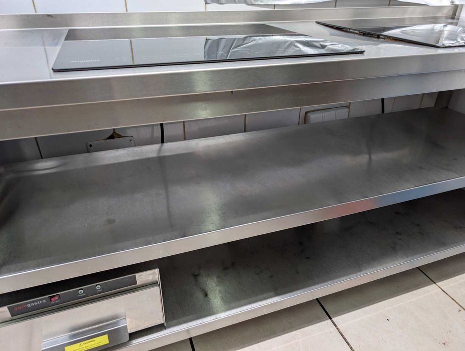 Stół nierdzewny z dwiema płytami indukcyjnymi