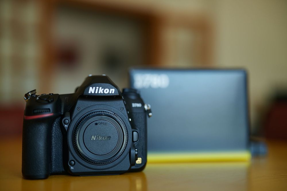 Nikon D780 (Corpo) - Como nova.