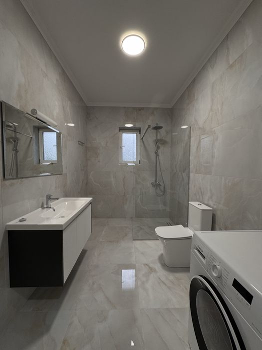 Продається просторий, новий будинок. Поруч р-ку Краснодонців