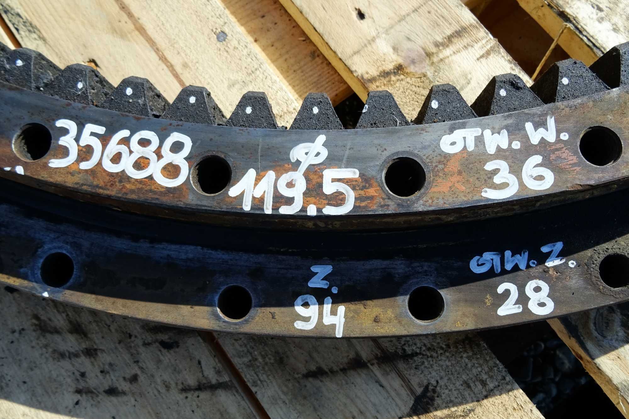 Wieniec obrotu. Łożysko obrotu do koparki Liebherr R912. Slewing ring