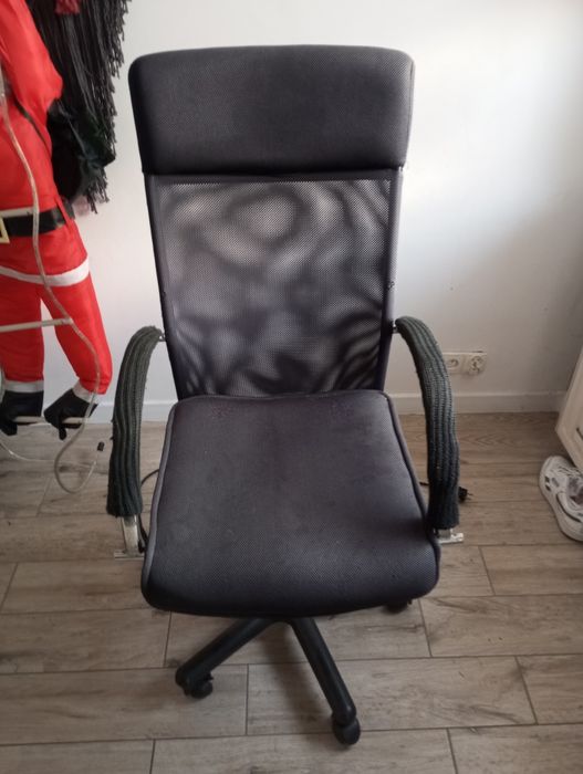 Fotel biurowy  w bd do tym stanie . Całkowicie sprawny