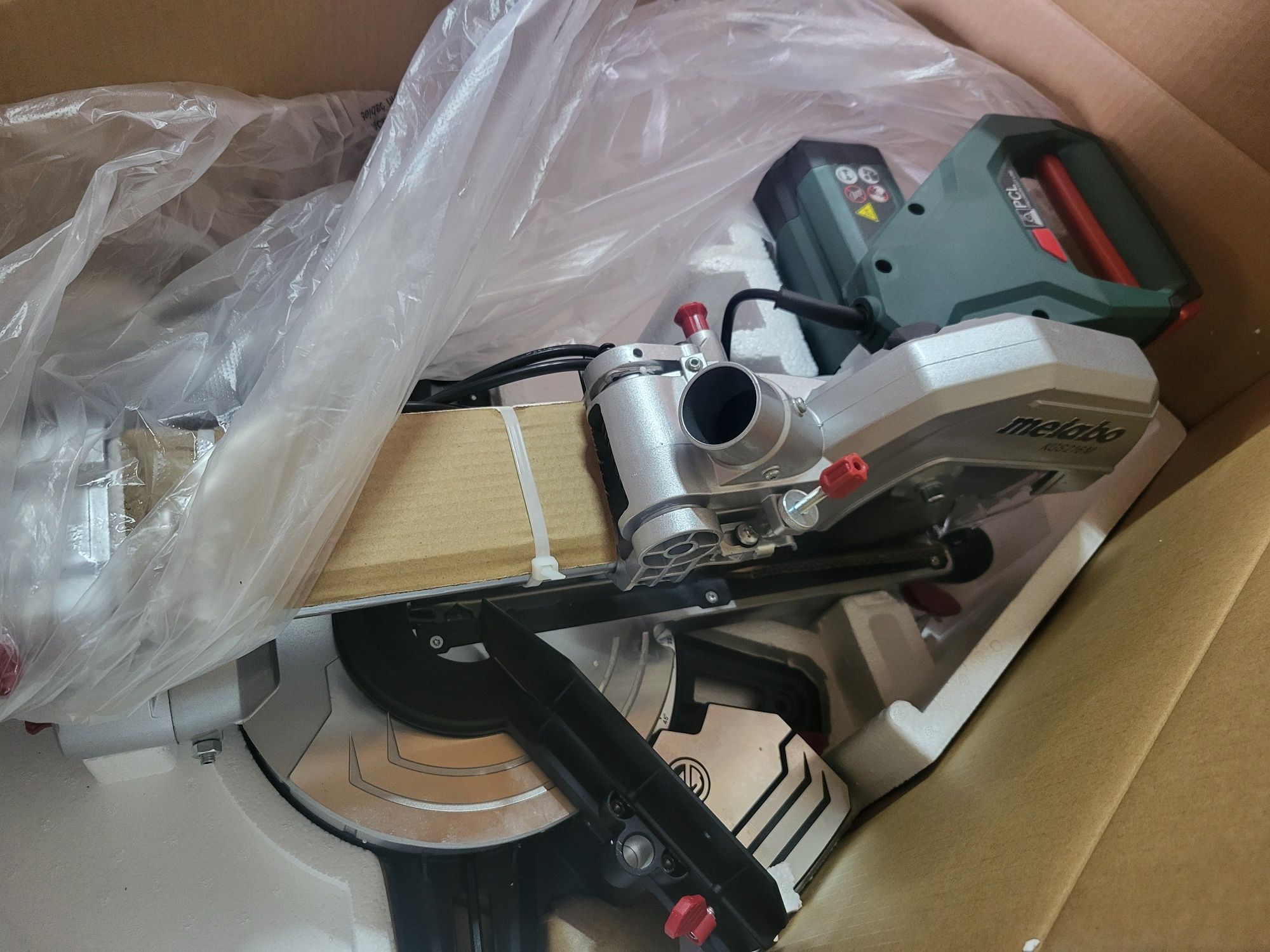 Piła ukosowa metabo kgs 216 m