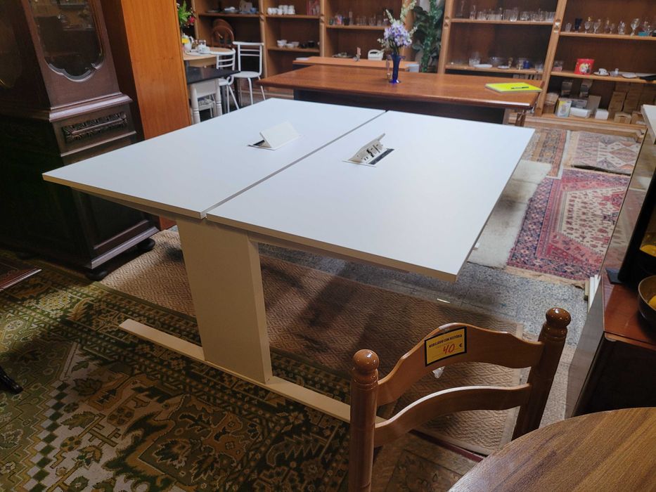 Secretária dupla ou mesa de reunião - óptimo estado