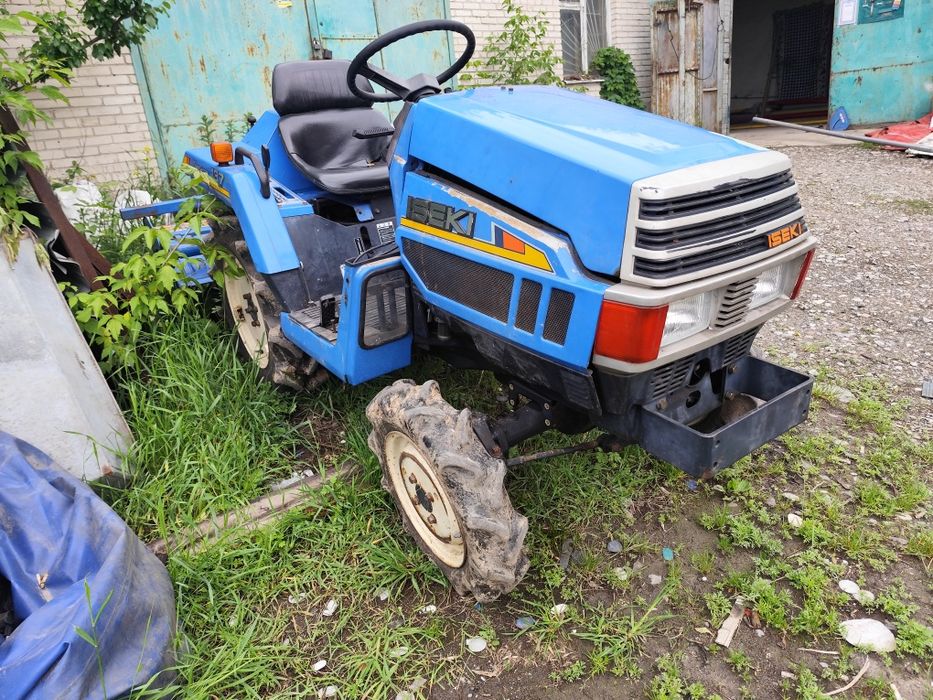 Трактор ісекі на ходу