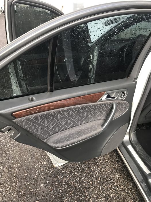 Продаю Mercedes-Benz 200 требует ремонта