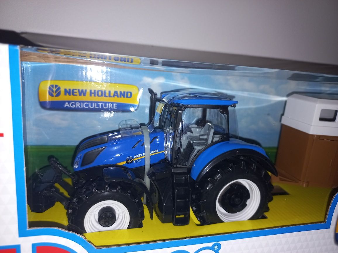 Bburago traktor New Holland T7.315 z przyczepą dla konia,skala 1:32