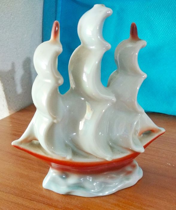 Фарфоровые статуэтки разные  СССР