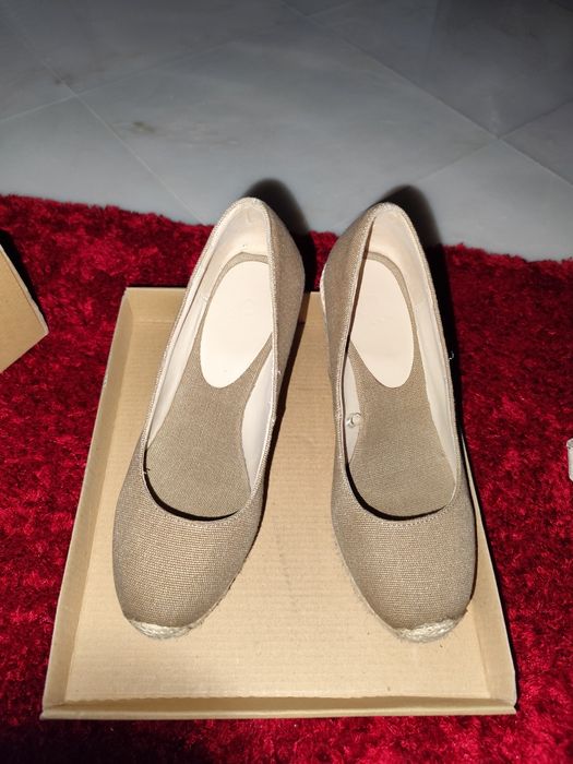 Sapatos cunha creme