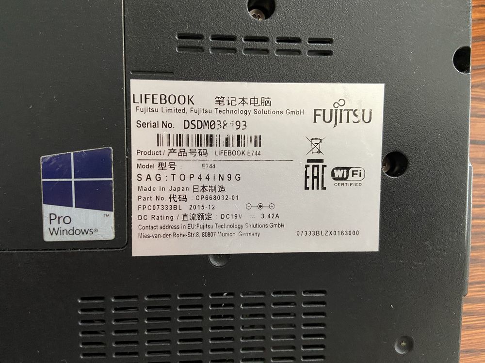 Laptop Fujitsu e744