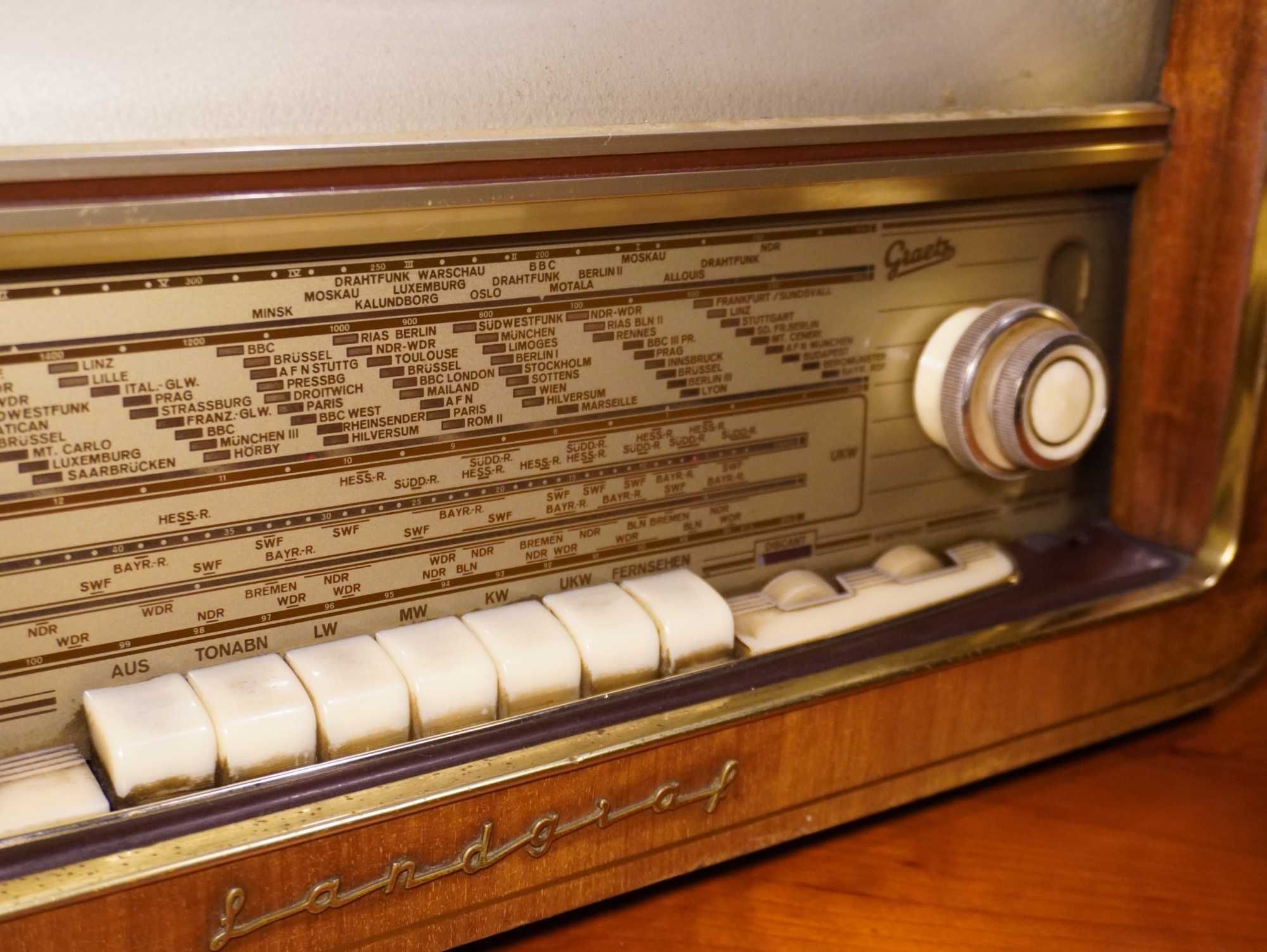 Televisão com Rádio Vintage (Graets Landgraf F39)