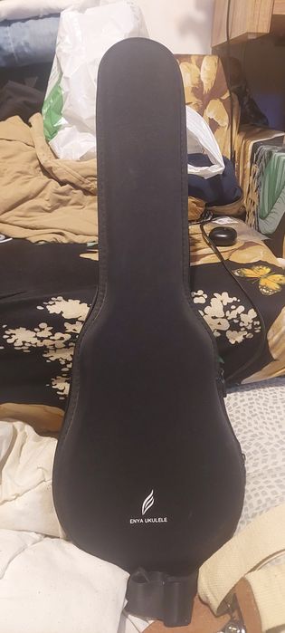 Ukulele Enya impecável