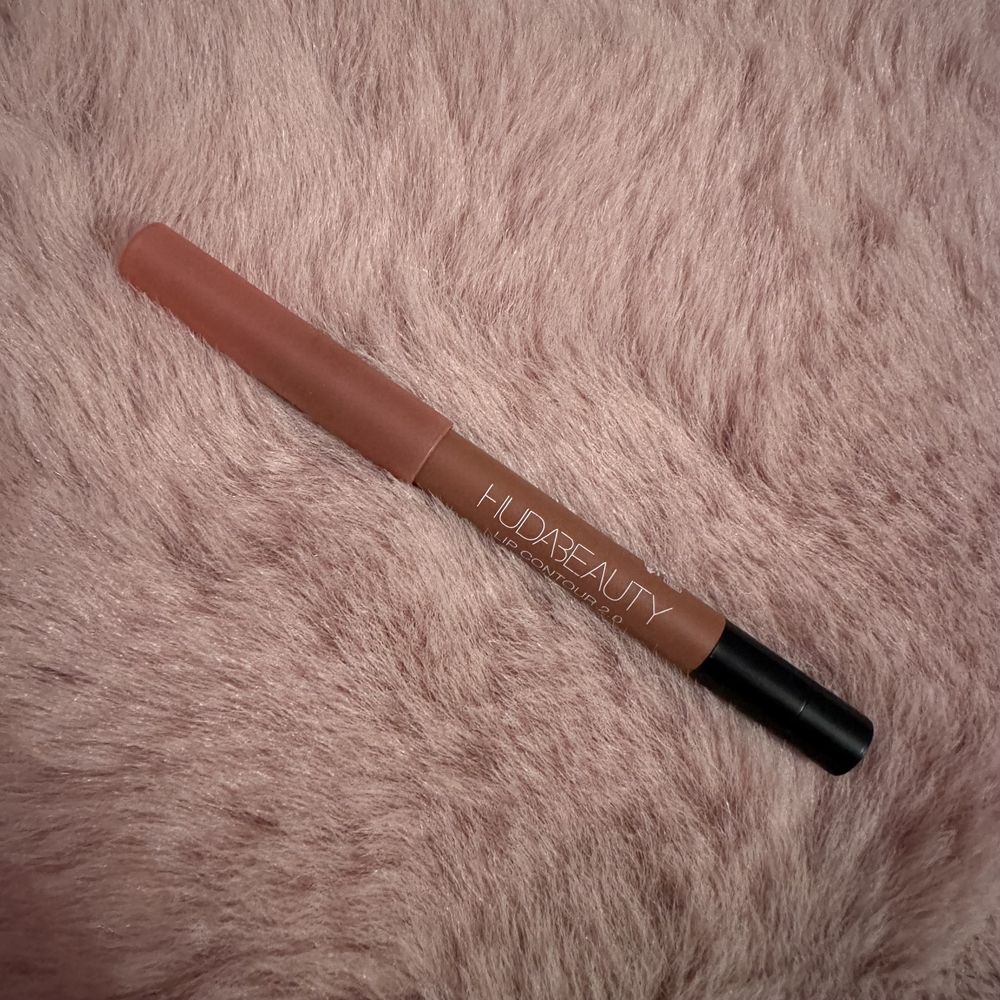 Huda Beauty lip liner pinky brown konturówka pinky brown